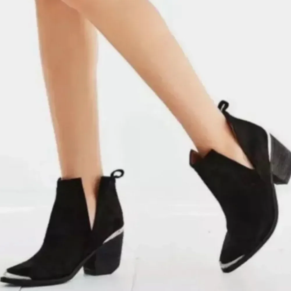 NWOT Jeffrey Campbell Cromwell Cutout Western Boot Size 6